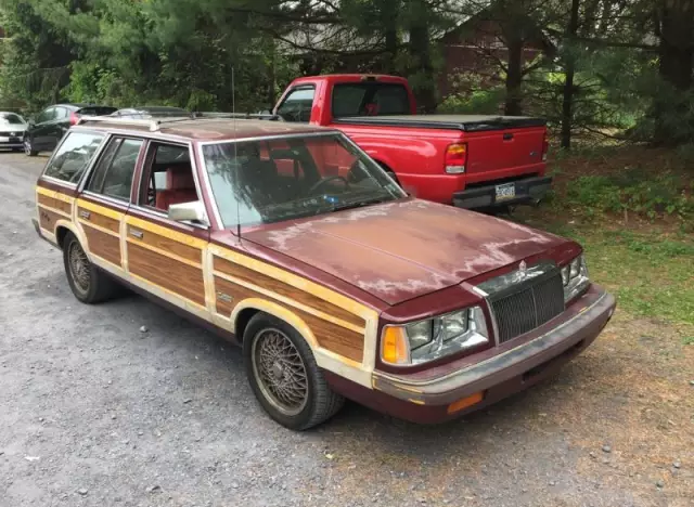 1987 年的克莱斯勒·雷巴戎 (chrysler lebaron)