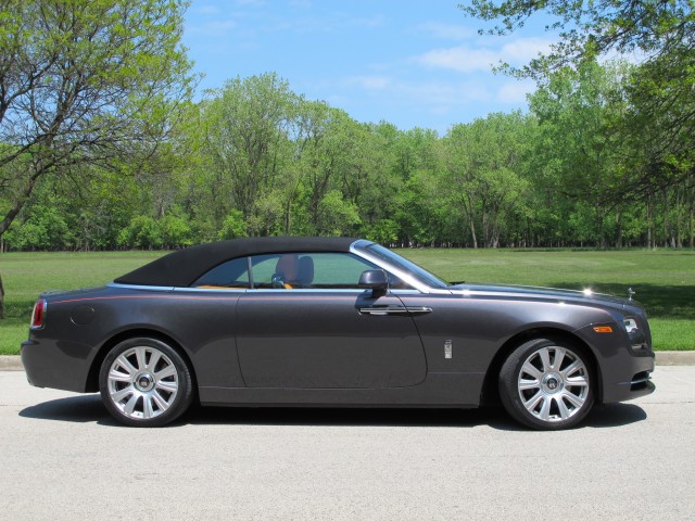 2016-rolls-royce-dawn_100554728_m.jpg