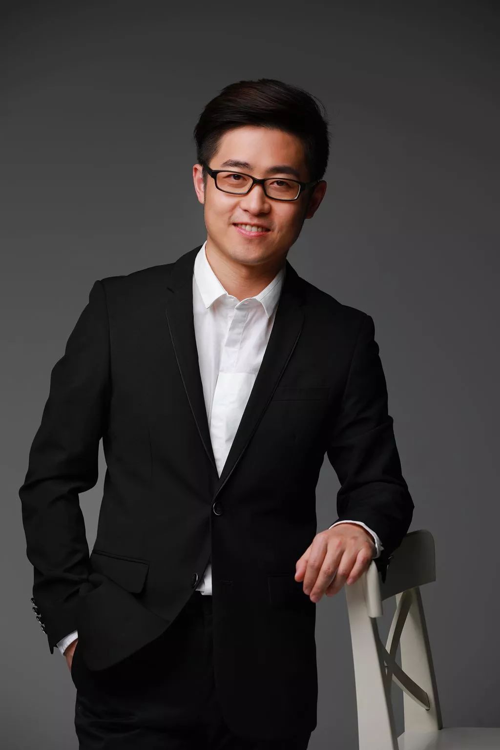 新片场集团成立于 2012 年,通过互联网平台聚集了一