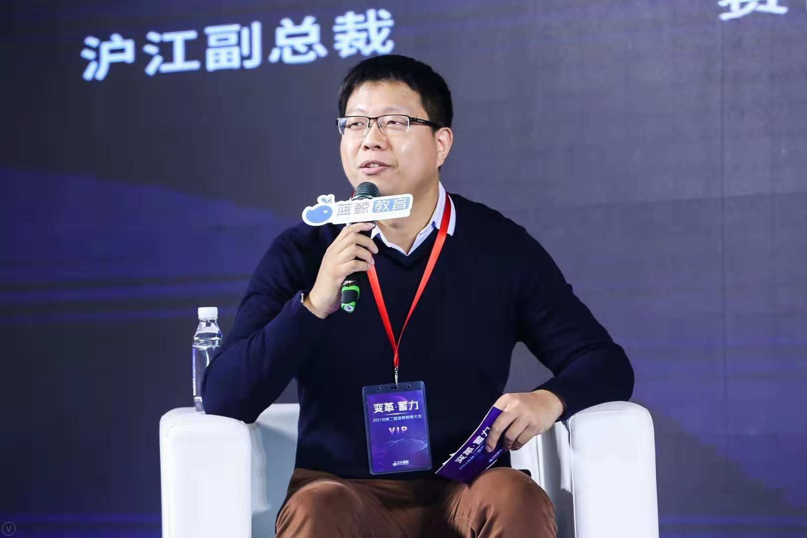 1主持人:沪江副总裁徐华 以下为第一个主题论坛的内容精要: 任志鸿