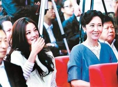 揭秘王思聪母亲林宁：与赵薇是闺蜜 去年8月退出万达董事会