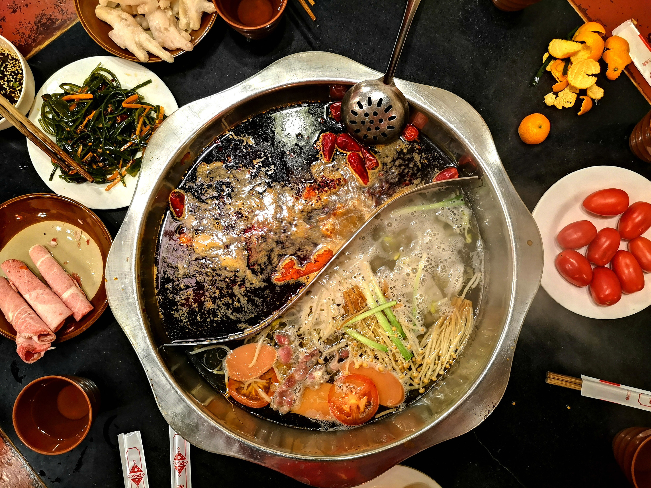 重庆火锅老板送外卖第2天,2000个吃货加了他微信