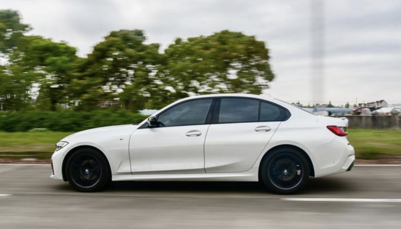 图为：宝马 325i M运动曜夜套装丨汽车之家