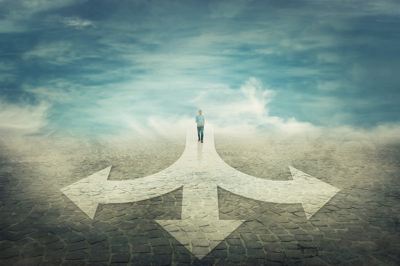 徘徊在三岔口的腰部物企们