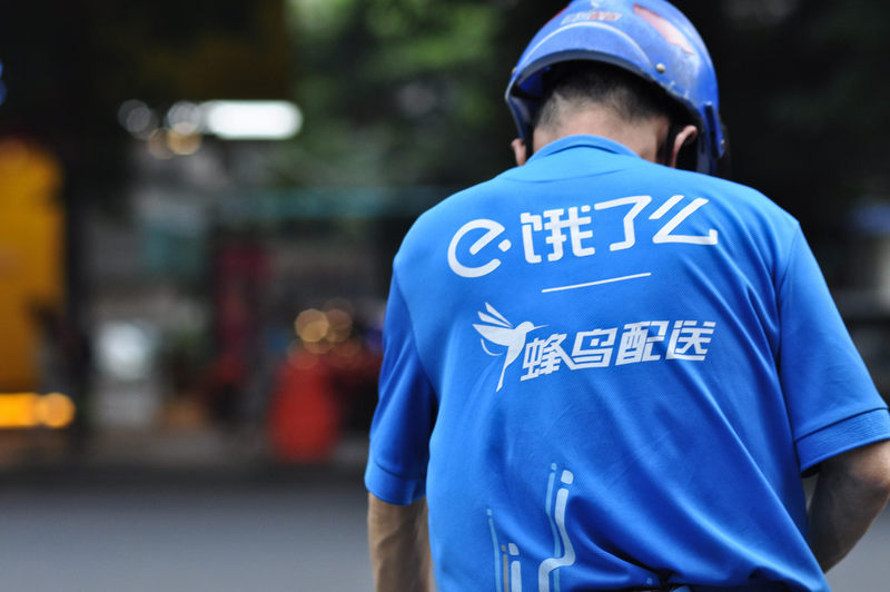 饿了么在骑手胸前挂了根胡萝卜