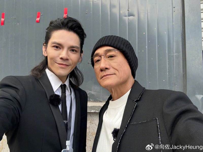 “抽象圣体”向佐，下一个喜剧之王？-蓝鲸财经