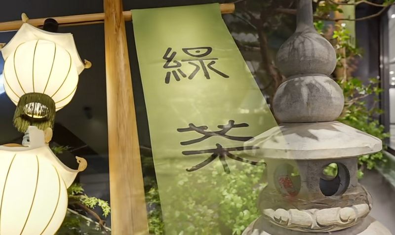 上市首日破发，股价暴跌12%，绿茶餐厅核心经营指标下滑、屡陷食安风波