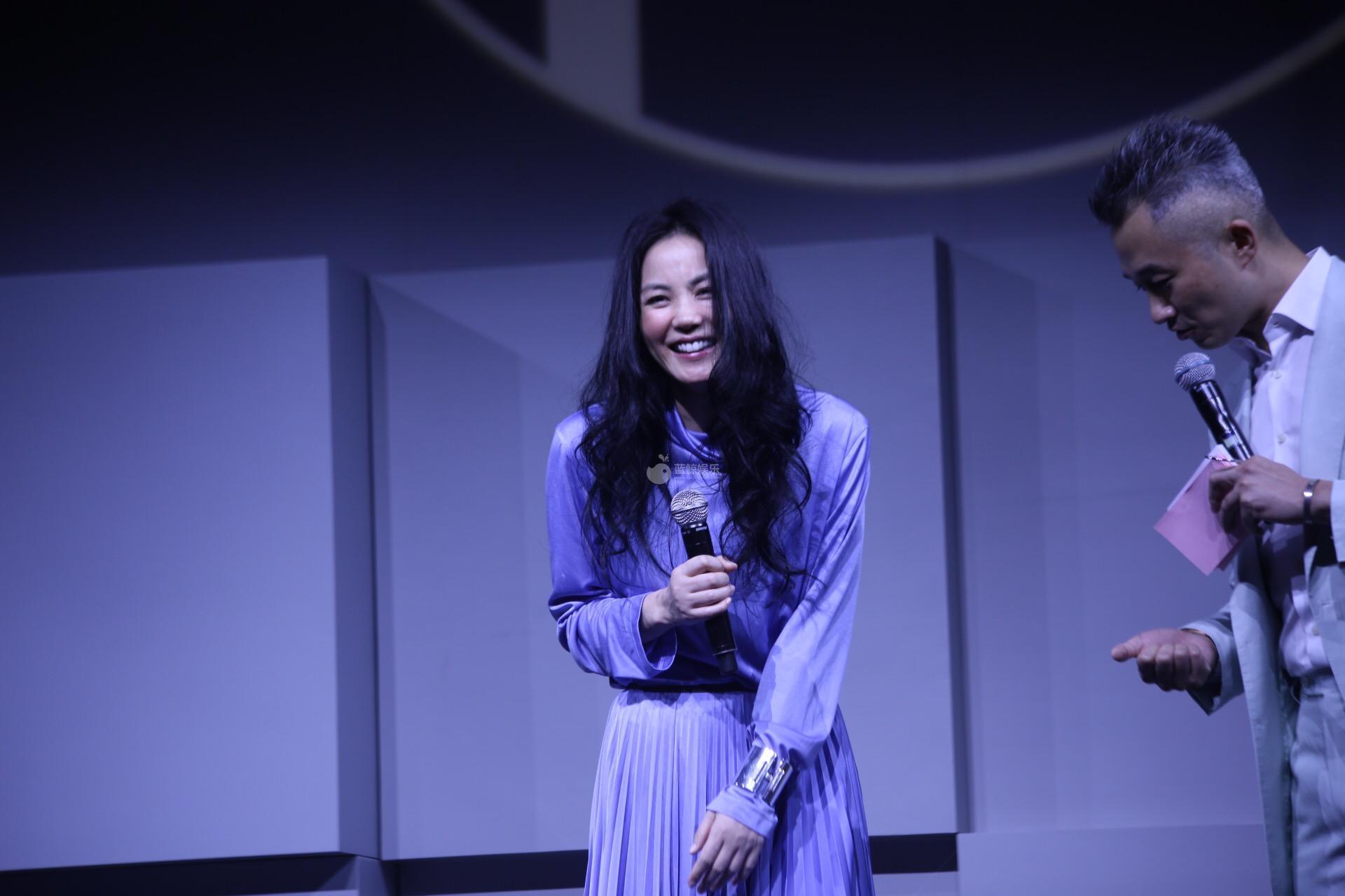 王菲演唱会票价7800嫌贵?腾讯直播花了一个亿!_资讯-蓝鲸财经